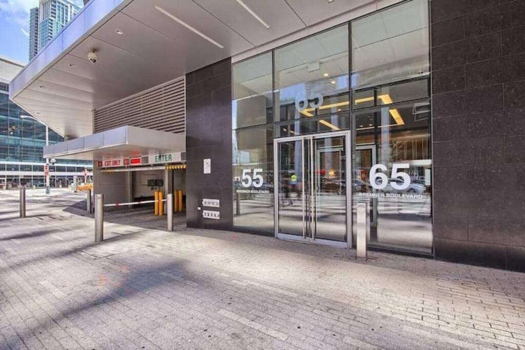 Prestigious 2-Bdrm Condo - Across From Scotiabank Arena Toronto Exterior photo